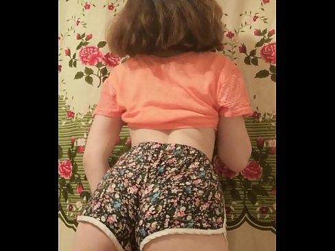 ❤️ Секси младо бебе кое ги соблекува шорцевите пред камера ❤❌ Ебате кај нас